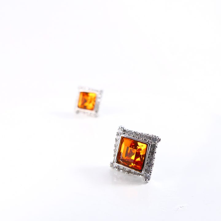 boucle d&rsquo;oreille carré orange