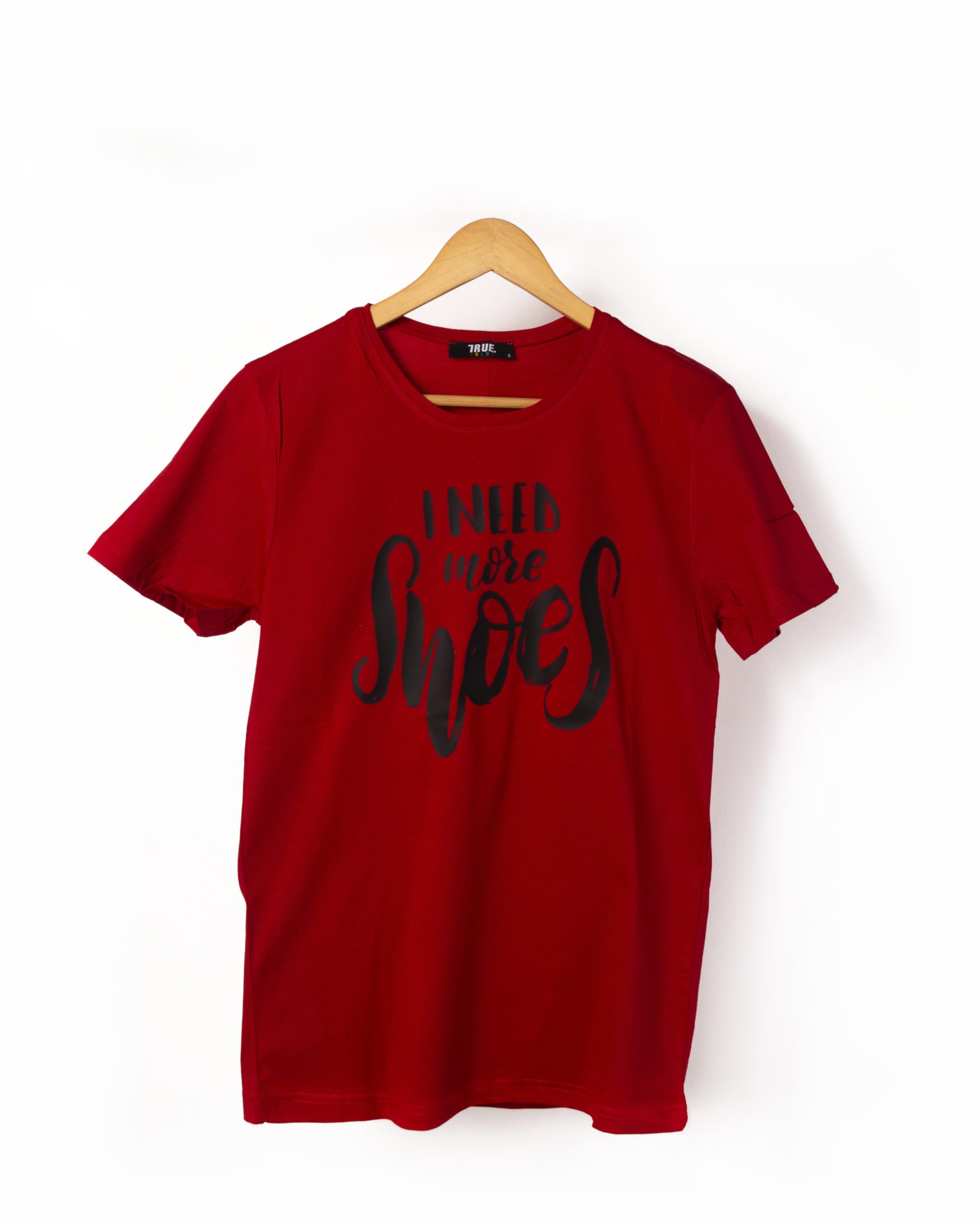 T-shirt ROUGE ET NOIR *I NEED MORE SHOES* – Image 4