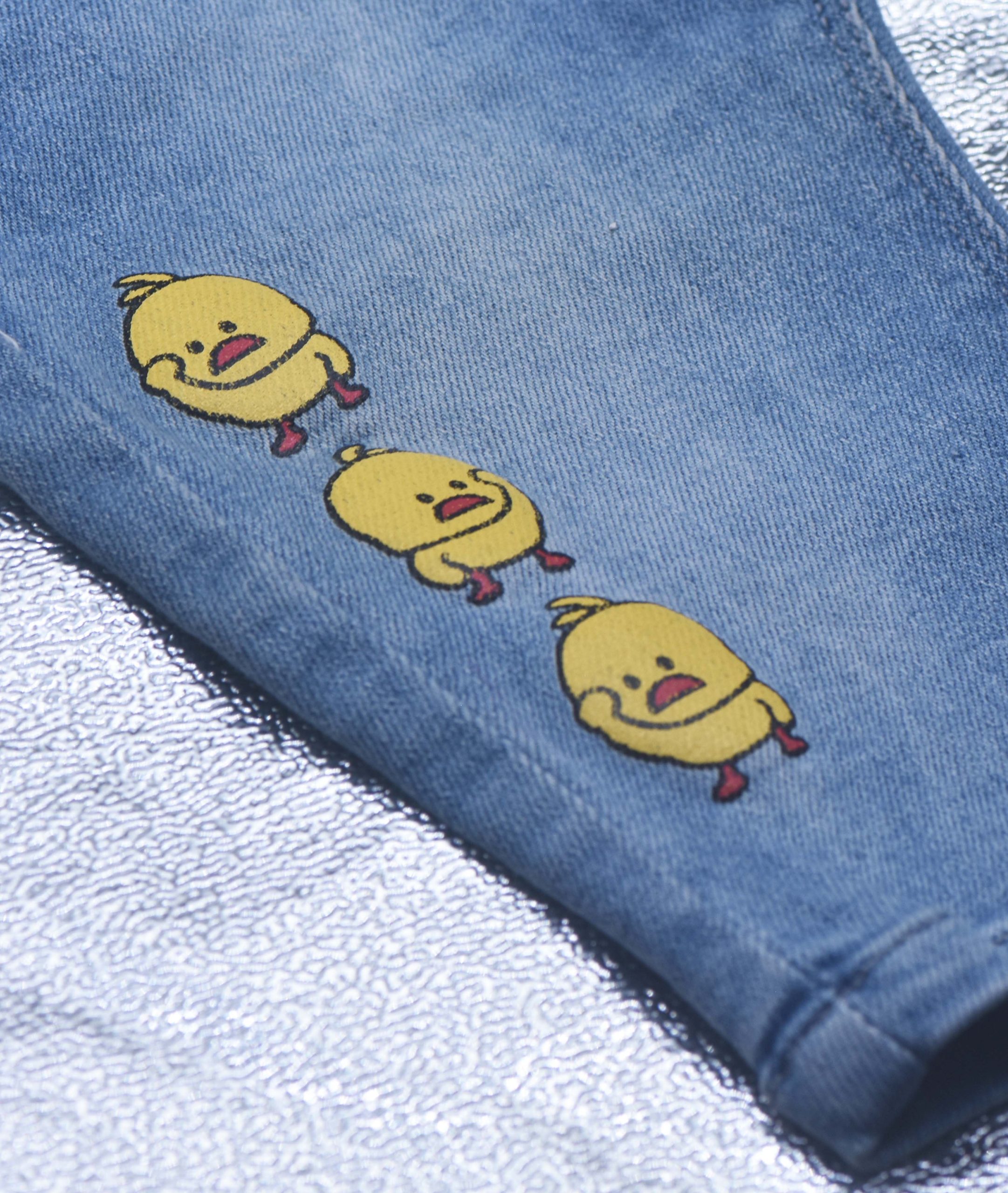 SHORT JEANS bleu MOTIF petits poussins – Image 3