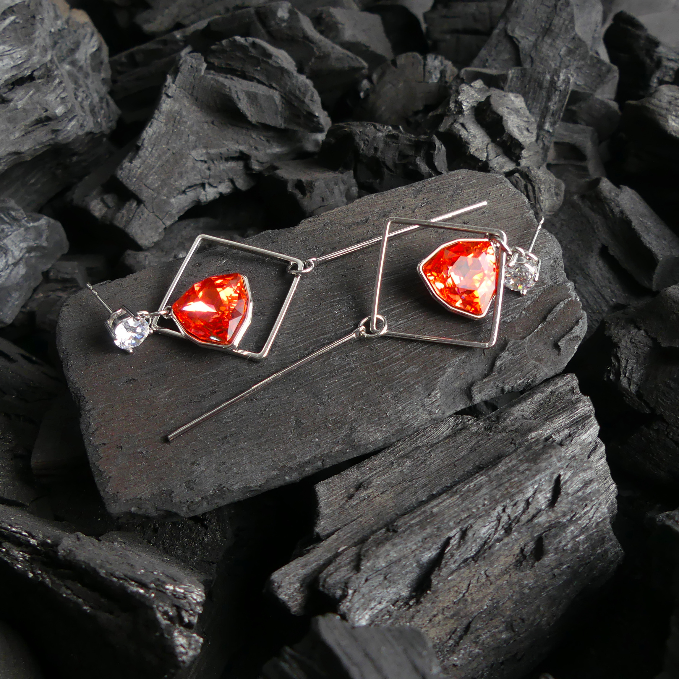 boucle d'oreille pendantes triangle -orange – Image 2