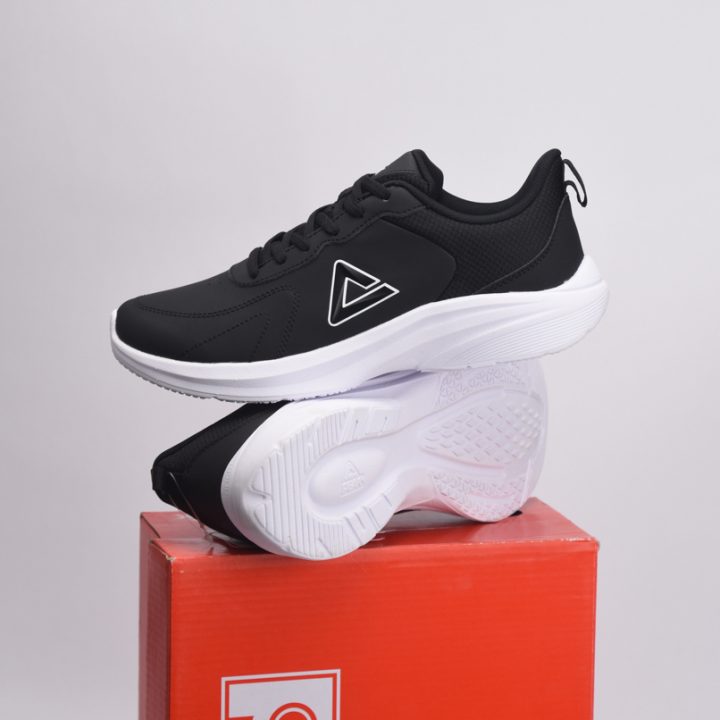 PEAK FOOTWEAR