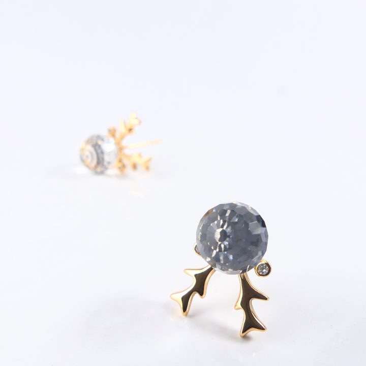 boucle d&rsquo;oreille gazelle boule reflet blanc