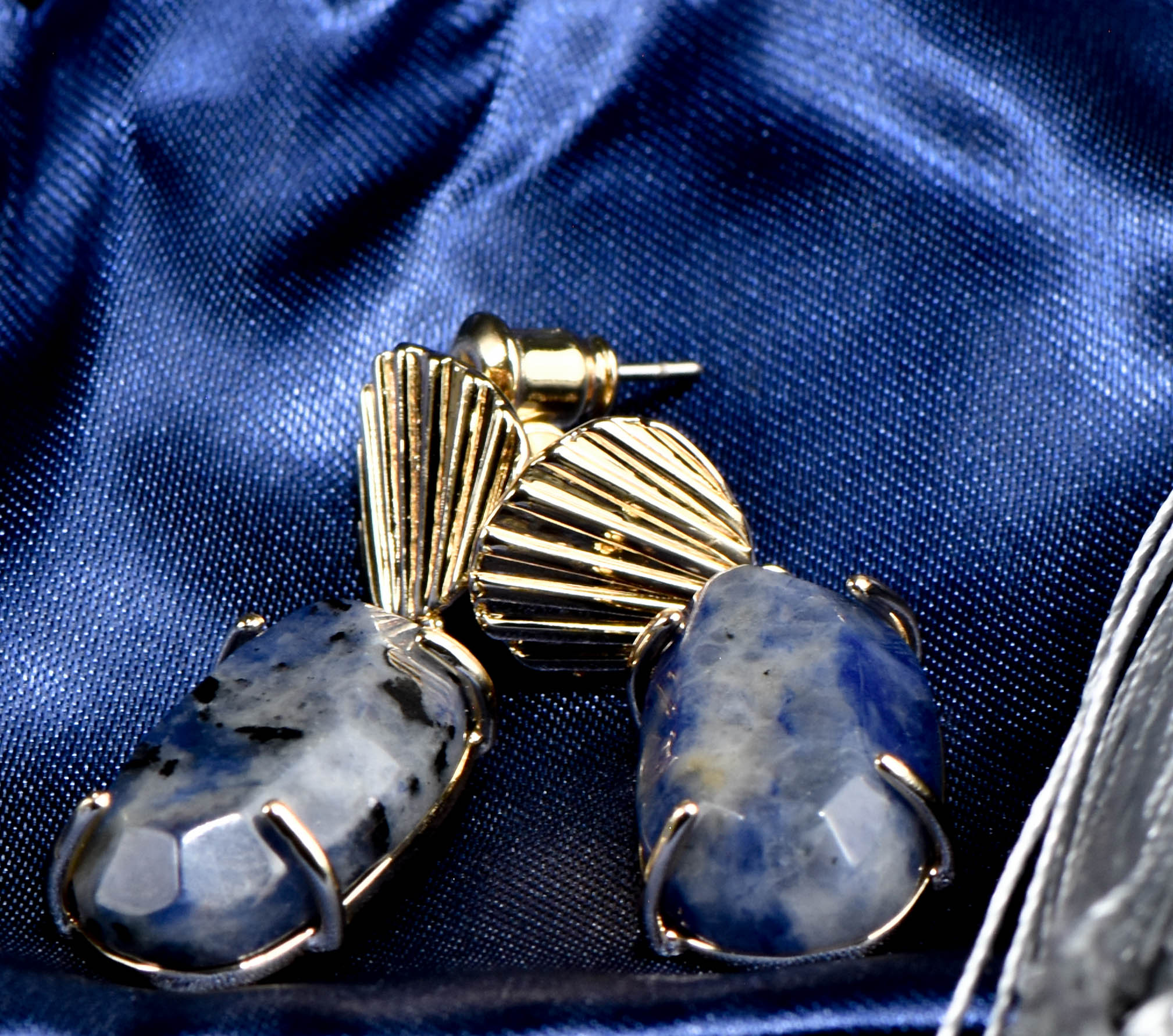 OCEAN SODALITE EARRINGS – Image 4