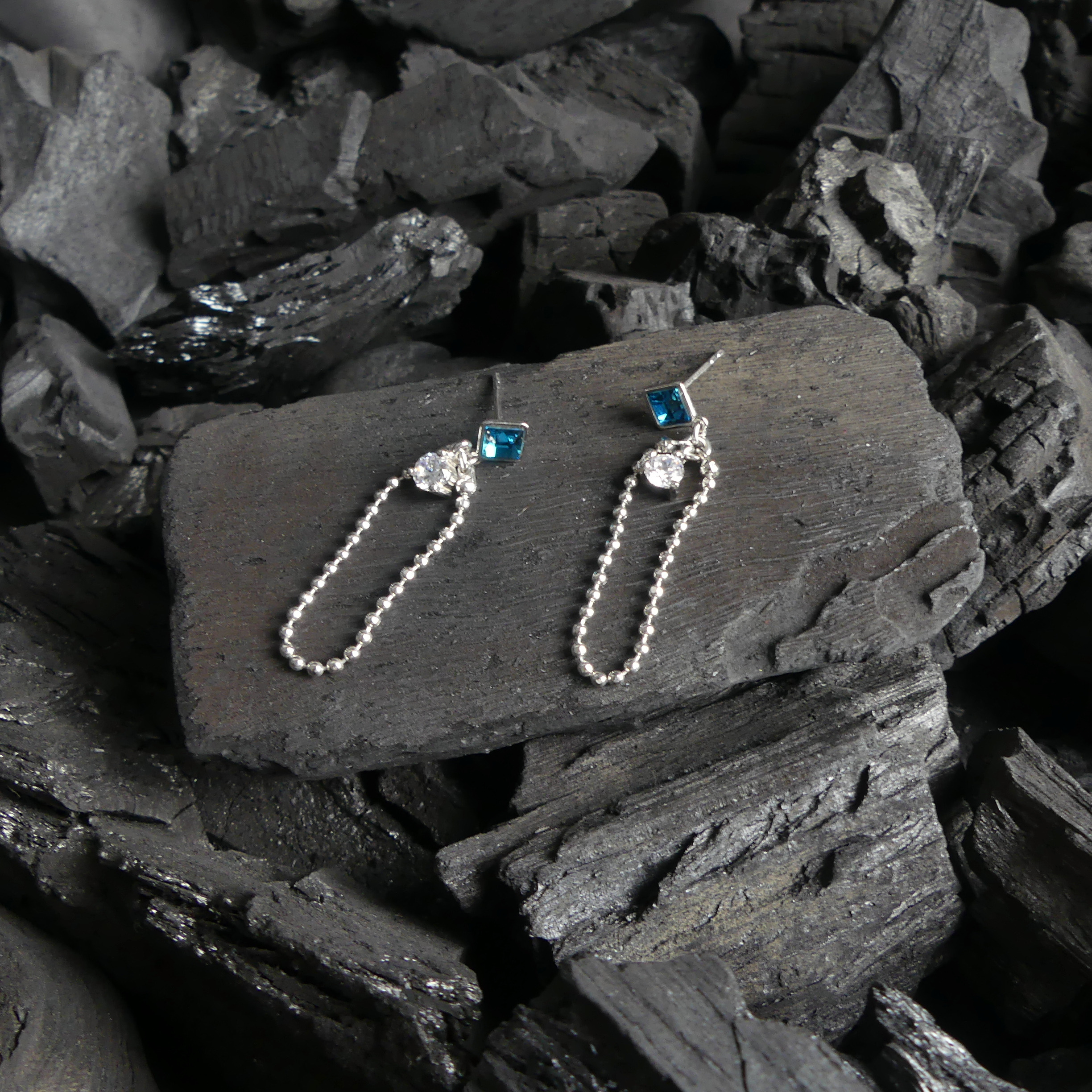Boucle d'oreille petit carré Blue – Image 2