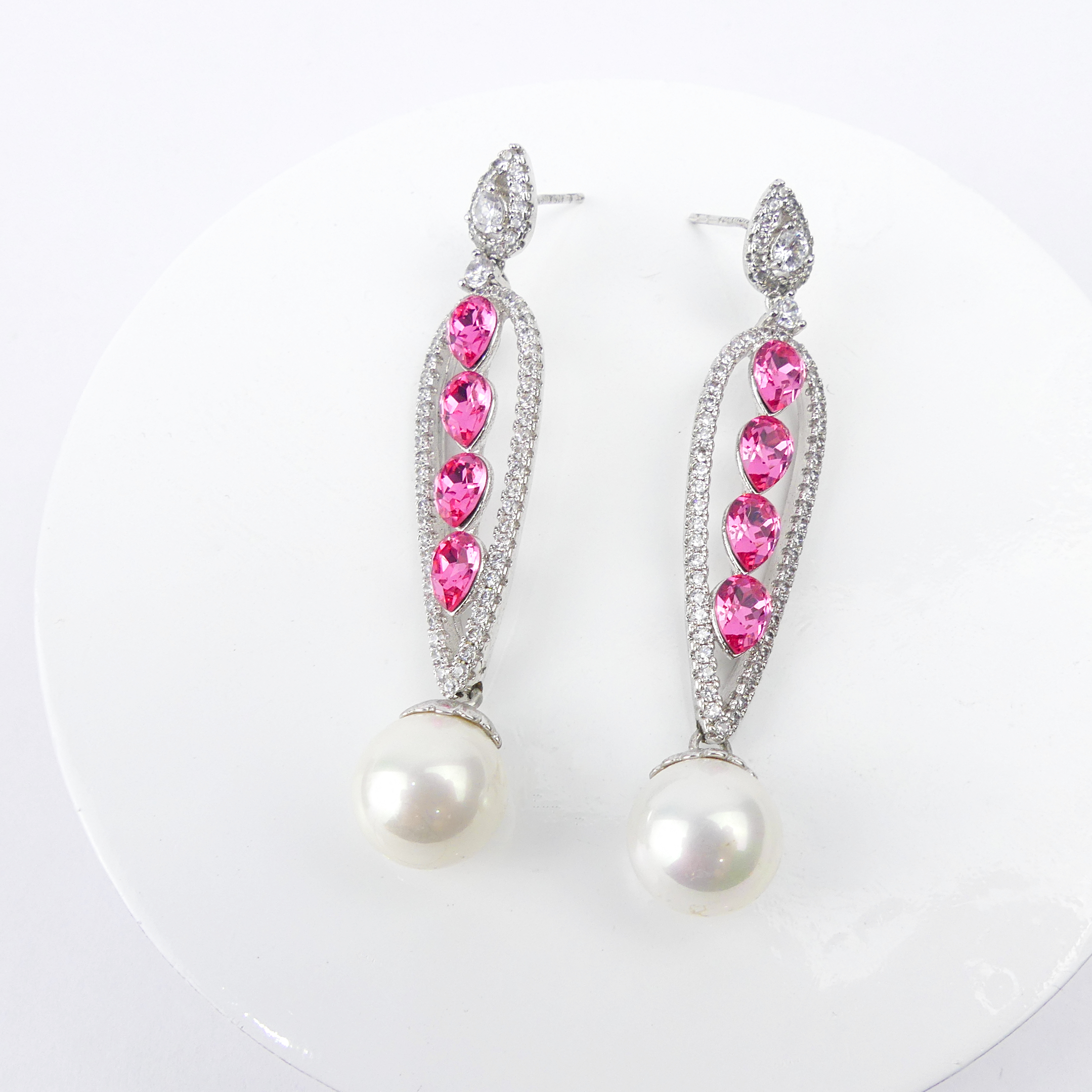 Boucles d'oreilles pendantes quatre goutte culture rose foncé – Image 4
