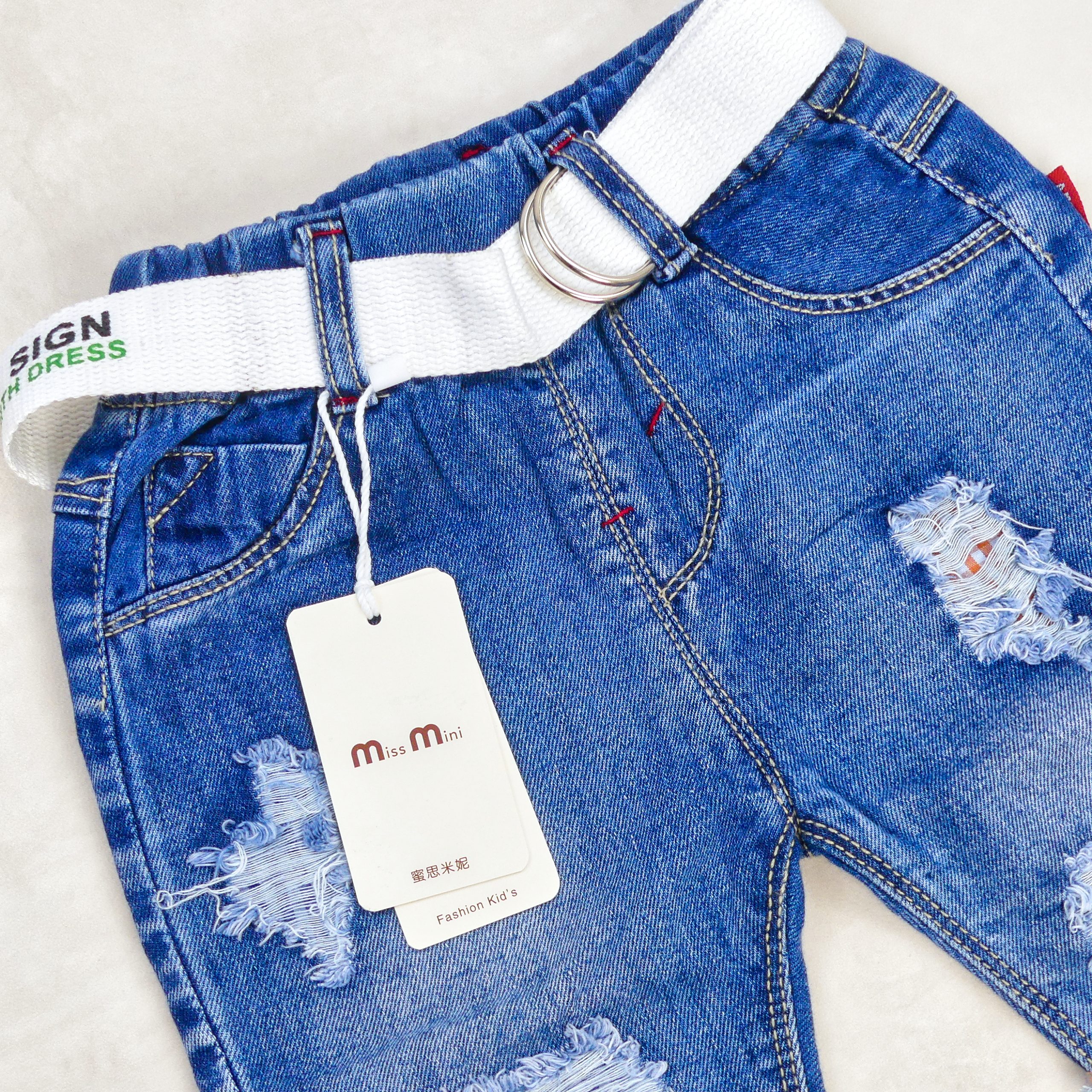 Pantacourt Jeans Bleu avec Bordure a carreau Bleu et rouge – Image 3