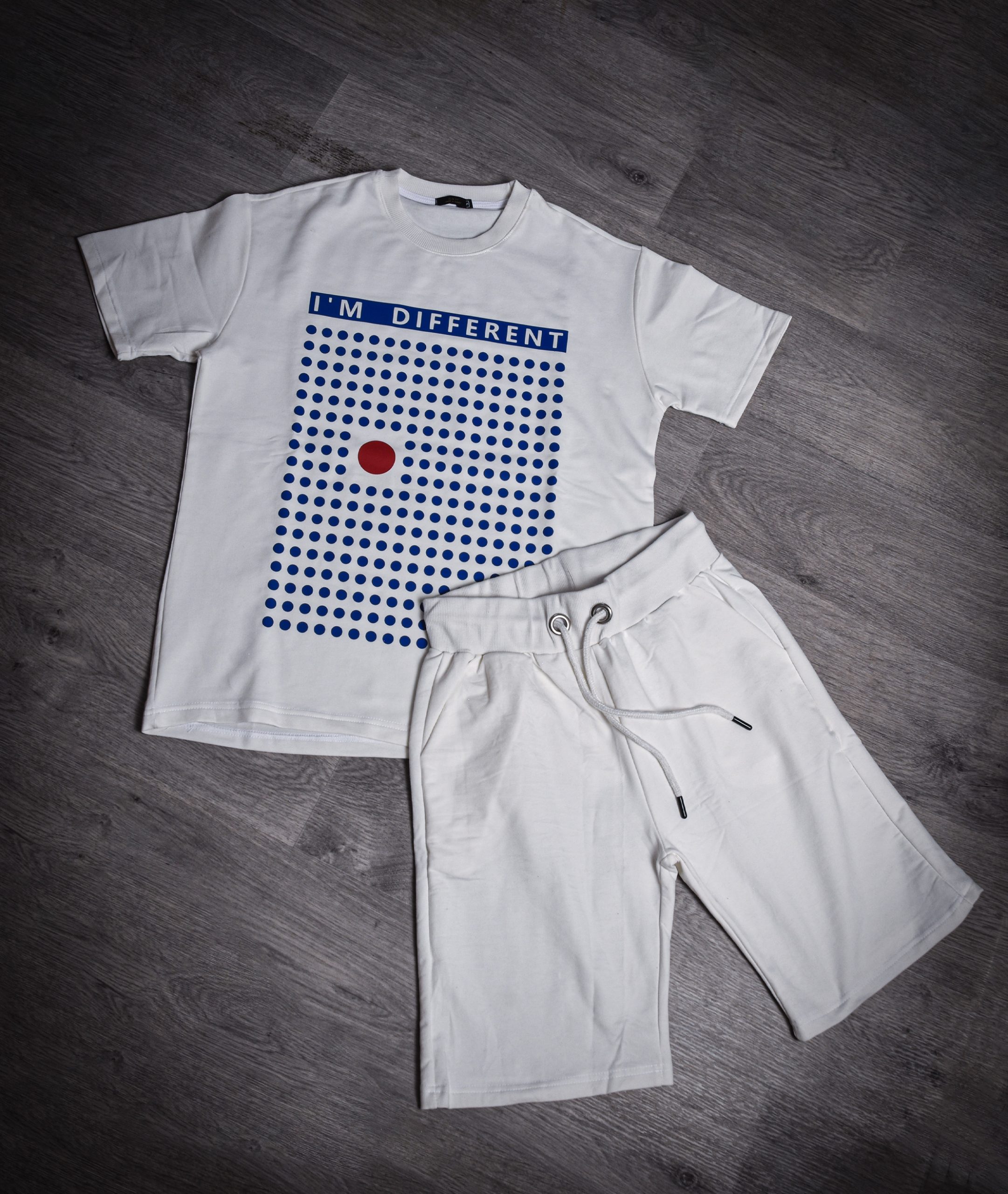 ENSEMBLE BLANC ET BLEU *I'M DIFFERET*