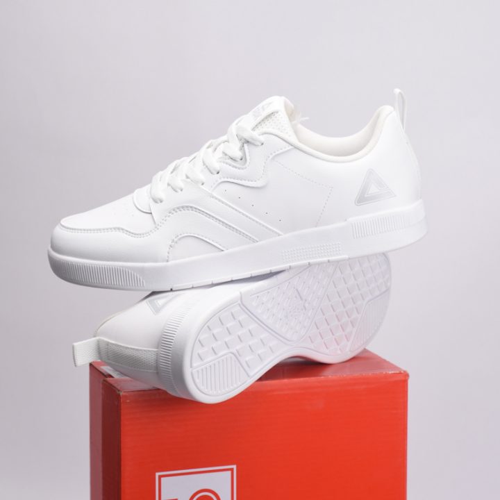 PEAK FOOTWEAR