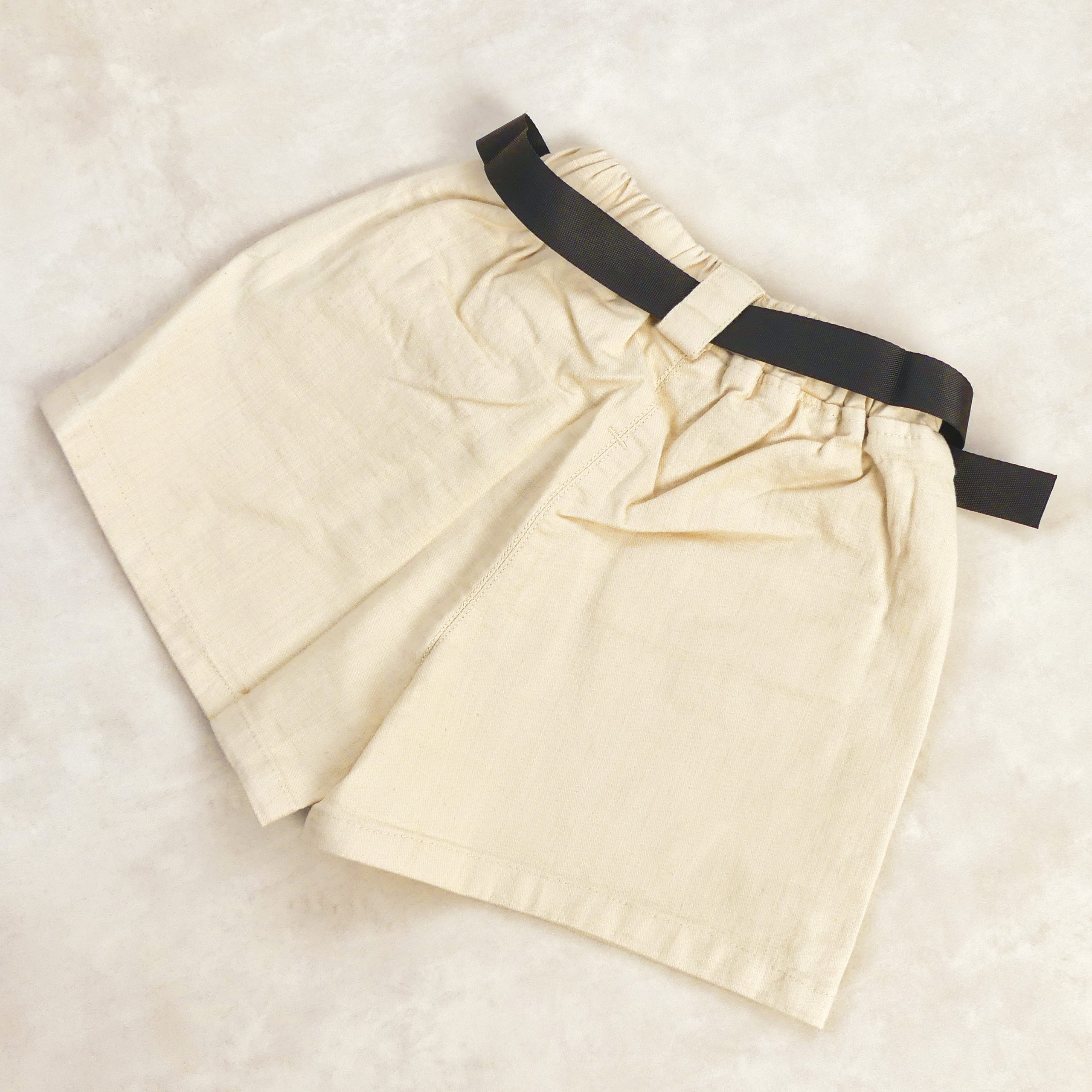 SHORT BEIGE AVEC CEINTURE NOIR – Image 4