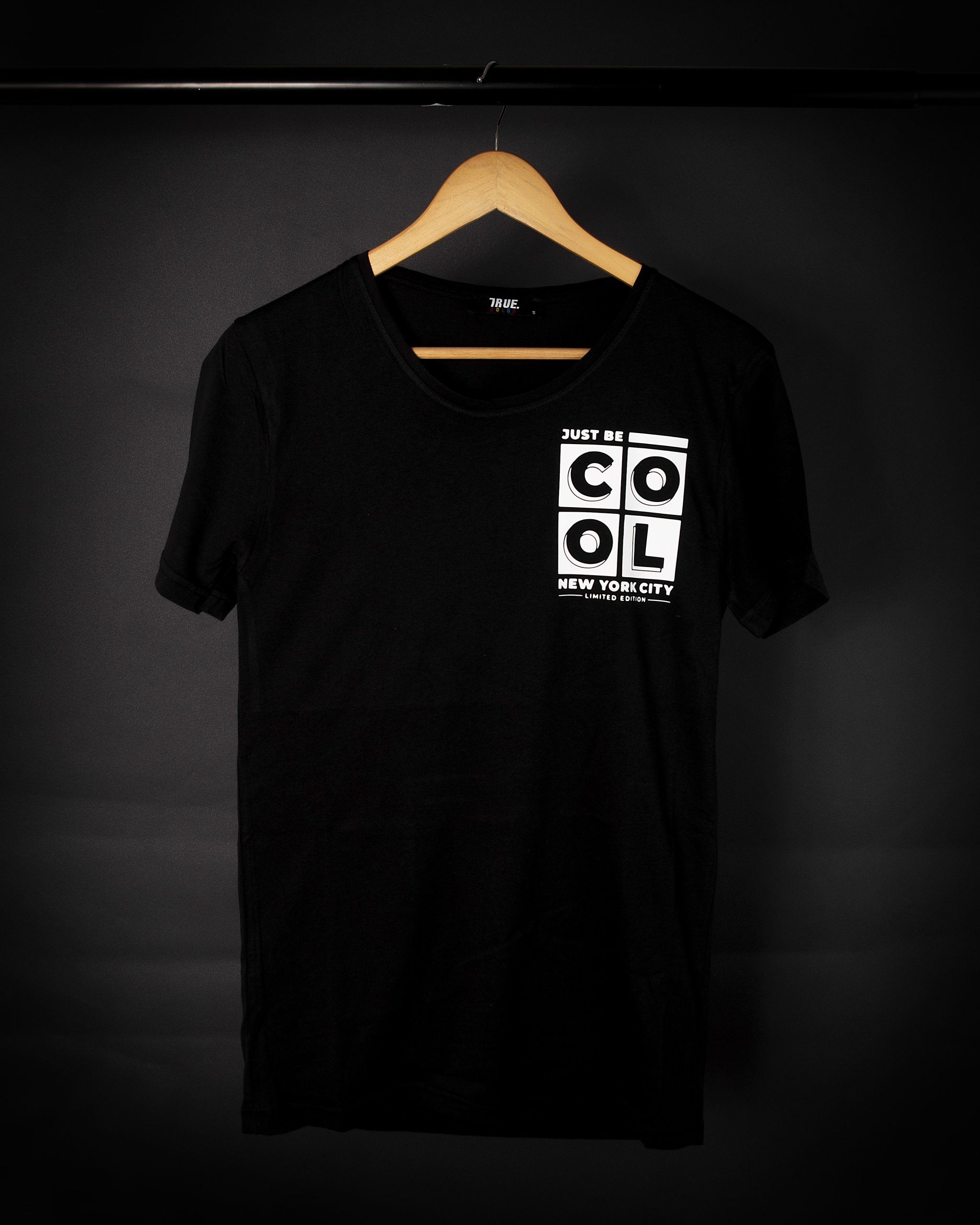 T-shirt NOIR MOTIF * JUST BE COOL * – Image 3