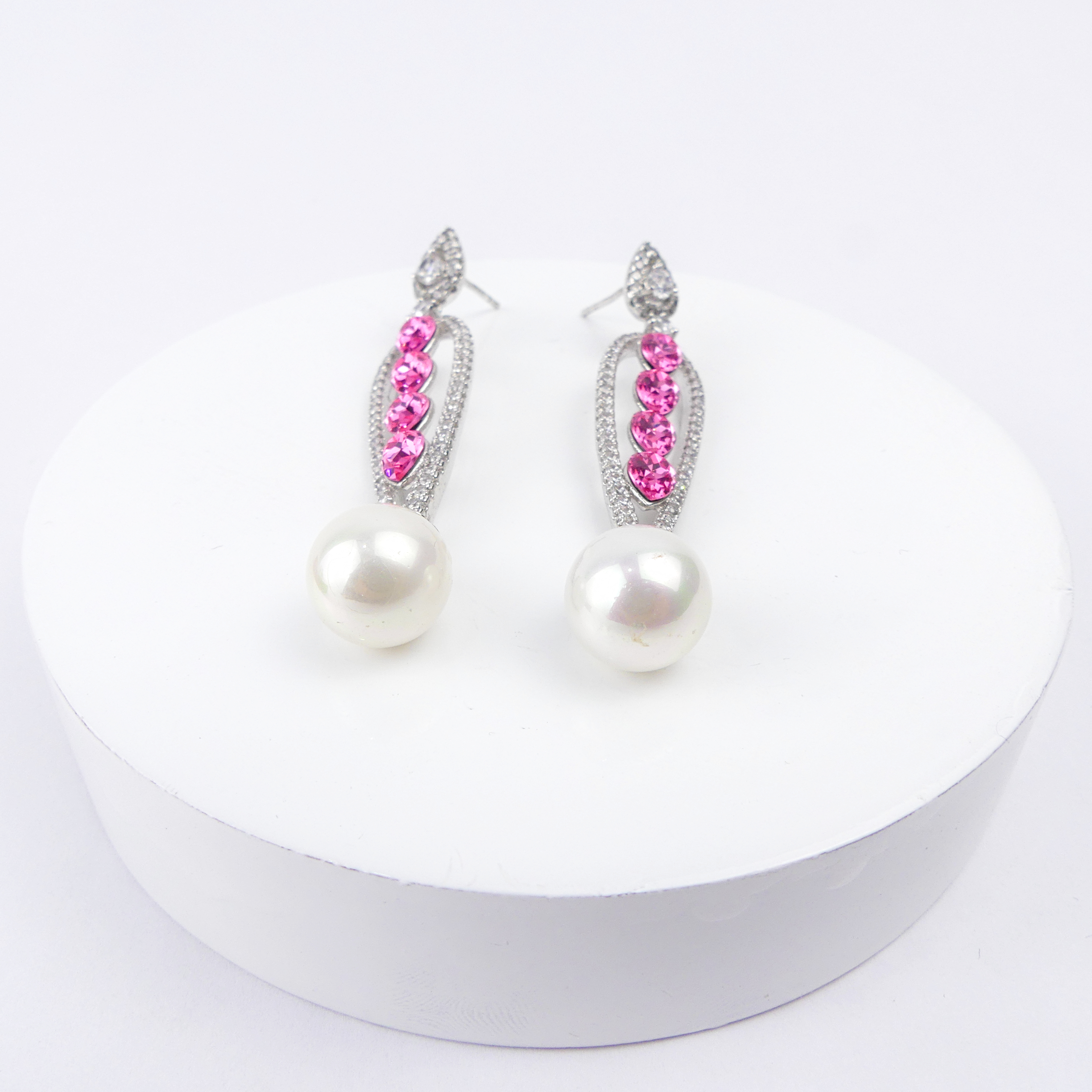 Boucles d'oreilles pendantes quatre goutte culture rose foncé – Image 3
