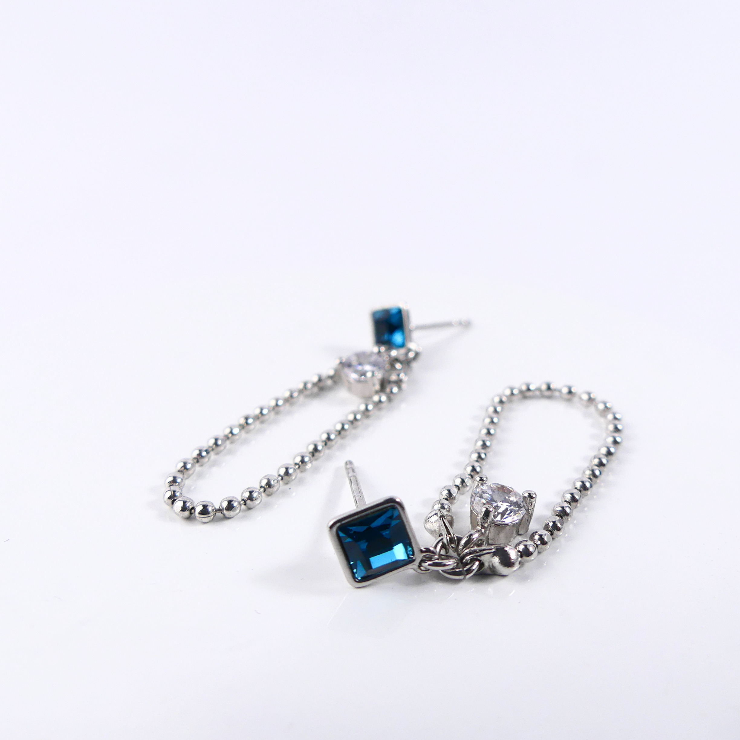 Boucle d'oreille petit carré Blue – Image 5