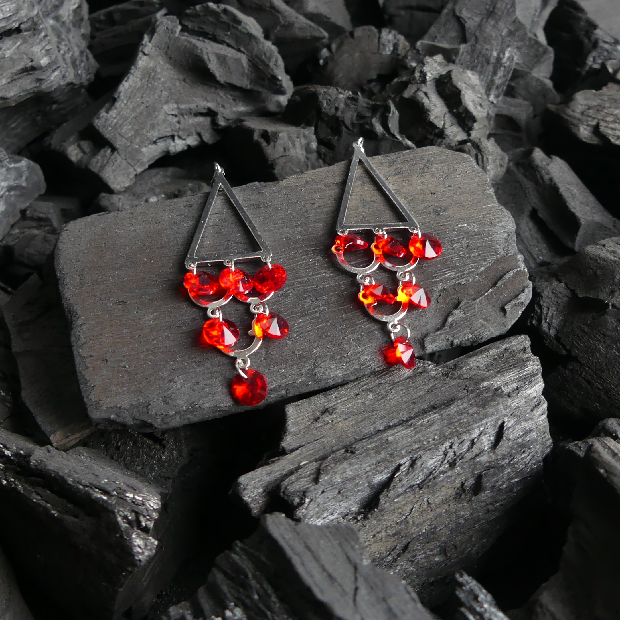 boucle d'oreille traiangle rouge – Image 3