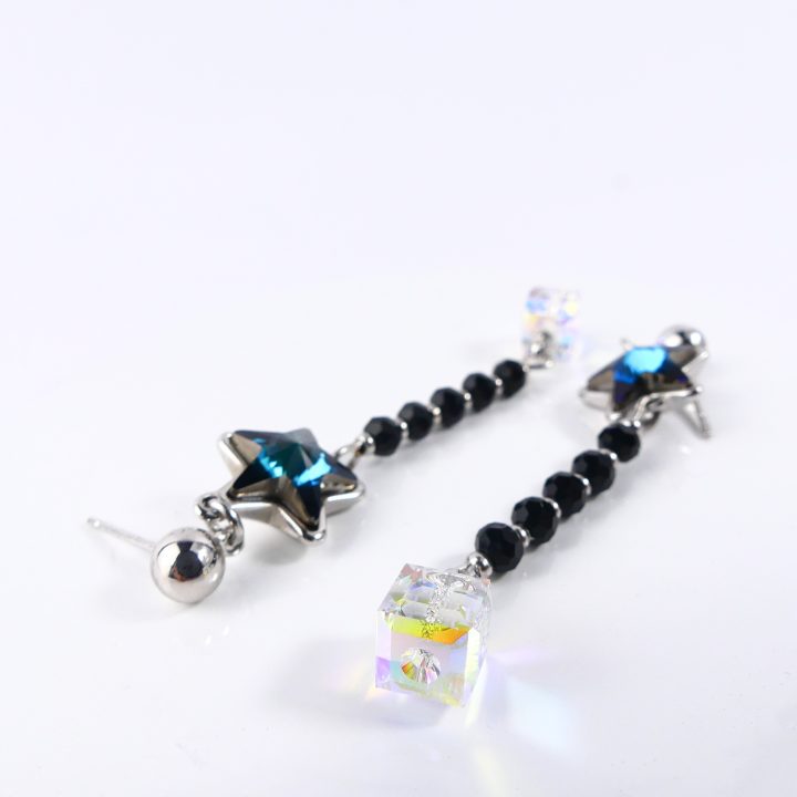 boucle d&rsquo;oreille pendantes étoile bleu reflet
